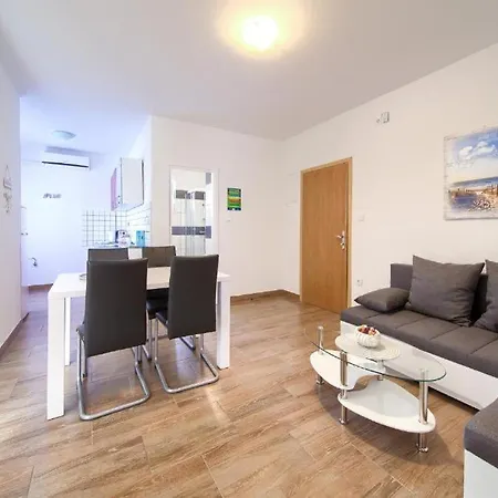 Braut Krk Апартаменты